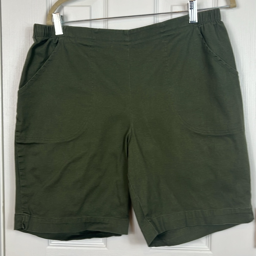 Just My Size army green elastic waistband shorts size 1X(16). Pockets - Picture 2 of 5